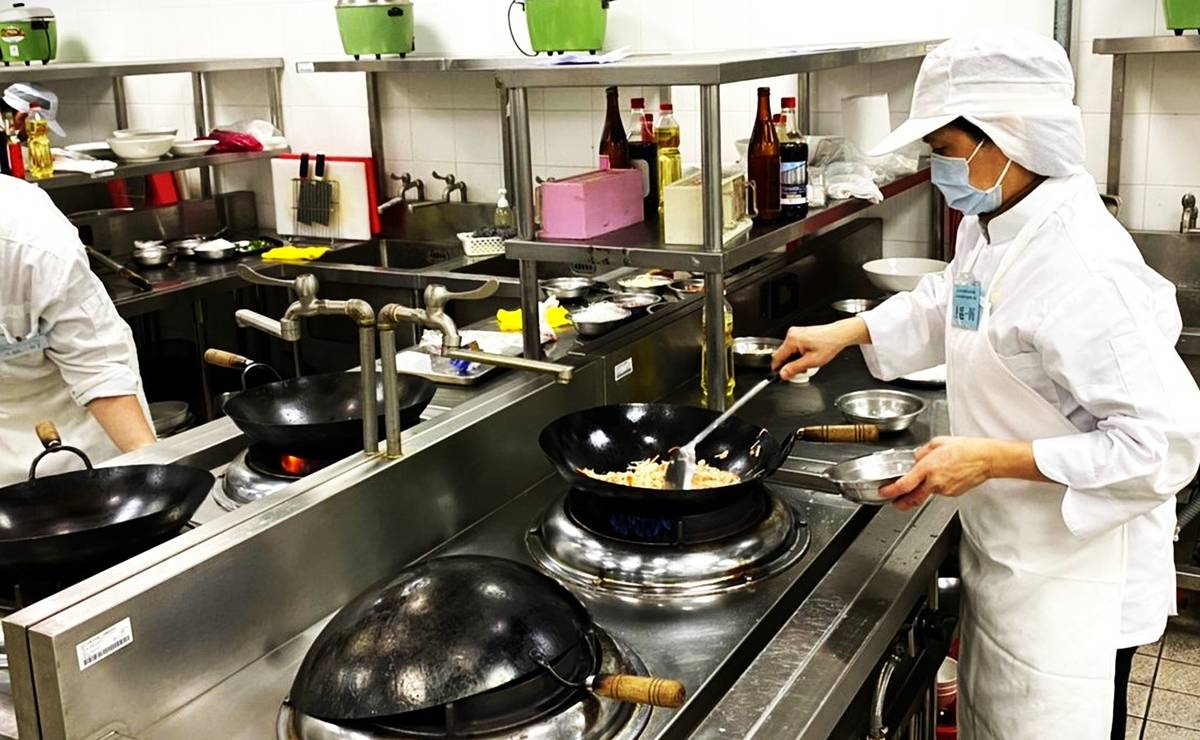 專業廚工，守護孩子餐餐安心