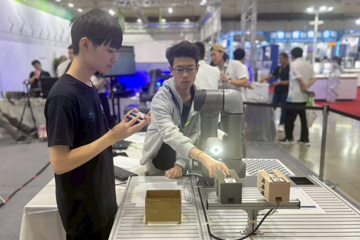 臺北市陽明高中學生在「2025全國智慧製造應用競賽」中一舉拿下金、銀雙獎
