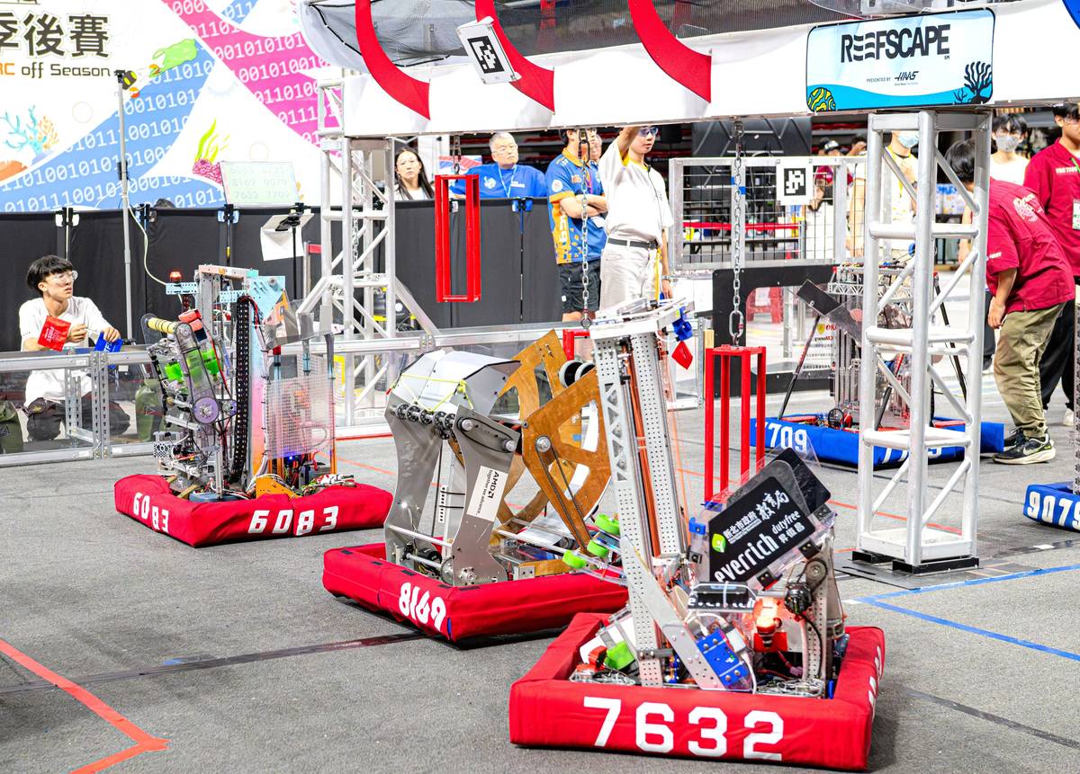 安康高中FRC7632擔任第四聯盟隊長，攜手協同中學6083與岡山高中8169贏得聯盟冠軍