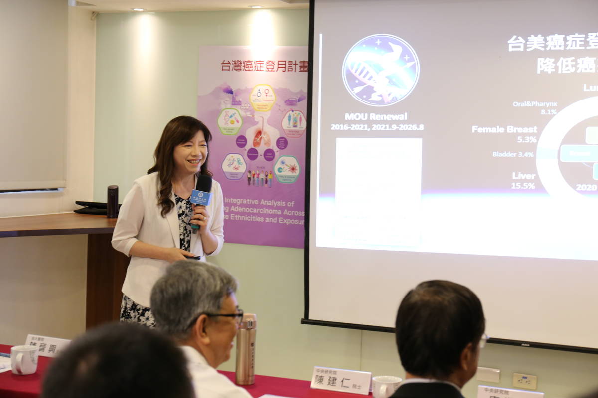 計畫主持人中研院化學所陳玉如特聘研究員說明研究成果