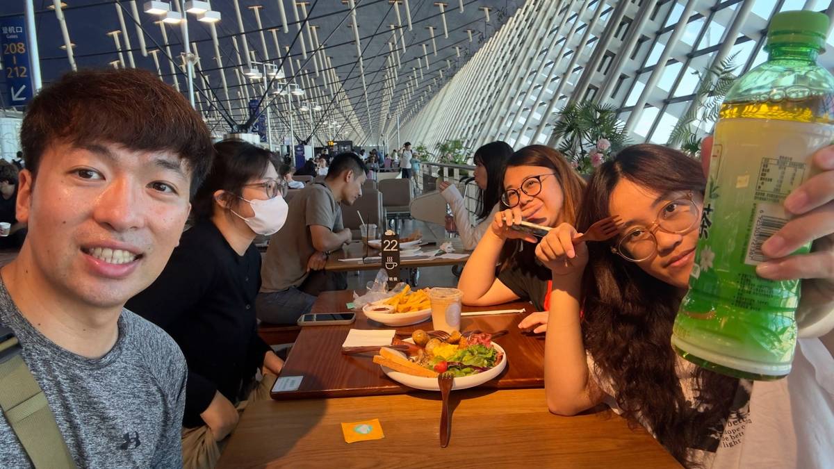 Ian與其他夥伴一起參與生命教育課程。
