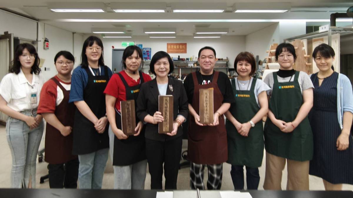 國立臺灣圖書館團隊陸續修復有5百年歷史的《古蘭經》及160年歷史的《法華經》，將我國圖書修復工藝與技術向前推進。
