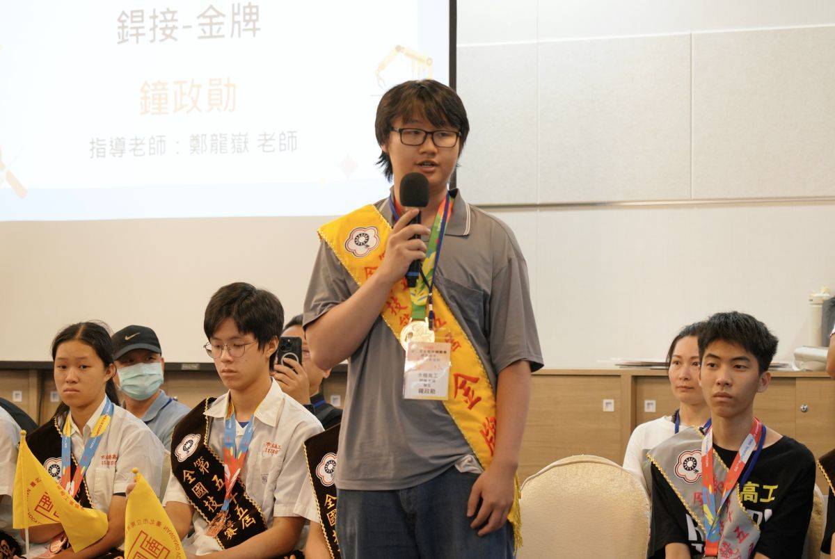 木柵高工焊接金牌選手鍾政勛表示，面對一連串難題，要不斷嘗試與修正