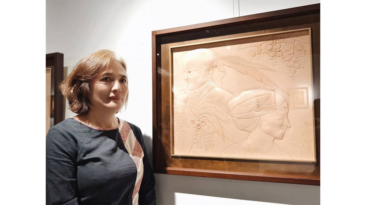 鄭微微老師：《漠視》皮雕作品表達內心世界。