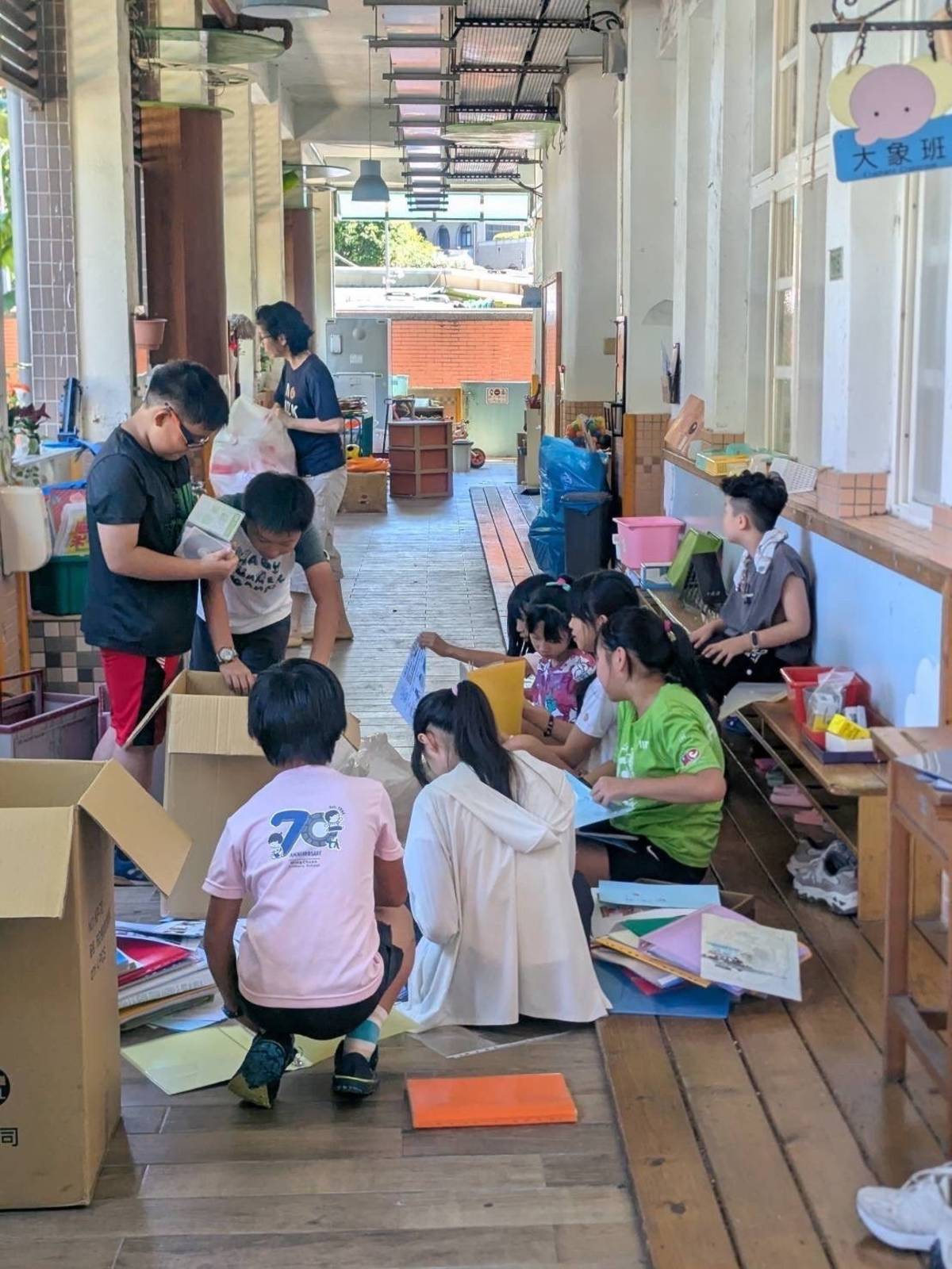 銘傳國小，學生協助整理教室環境