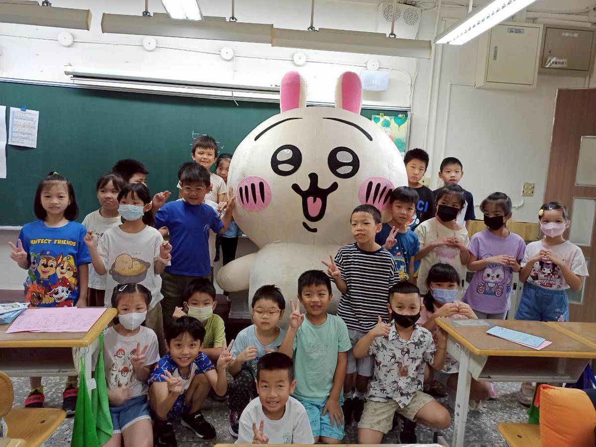 螢橋國小學生開心迎接新學期的學習生活