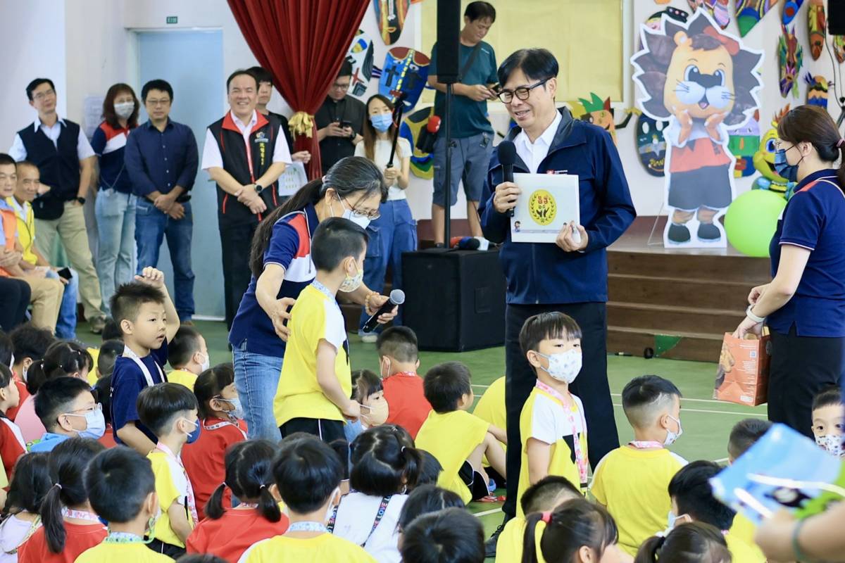 陳其邁開學日視察校園防疫措施 關心校園軟硬體設施.jpg