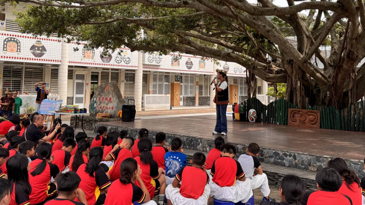 達魯瑪克民族實驗小學校長 徐凱齡