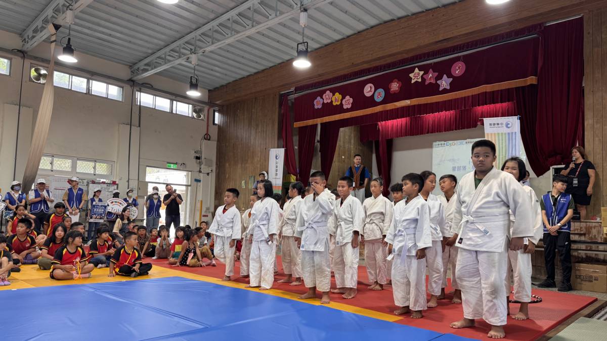 達魯瑪克民族實驗小學柔道隊