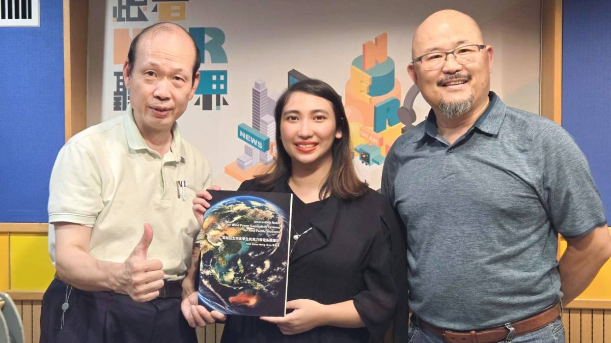 與理事長（左）和裁判長（右）合影～