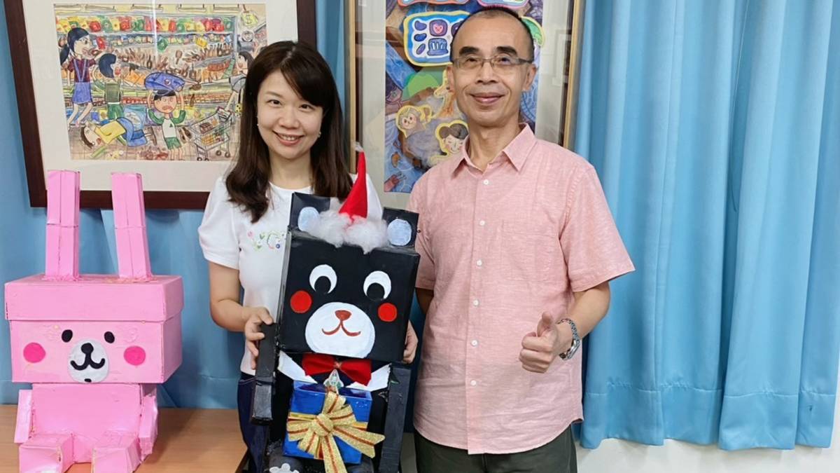 十四年的教學生涯，林涵容老師(左)用藝術陪伴孩子成長，也用熱情點亮教育現場，李後榮校長(右)也表示，學校積極推動情緒教育，並透過藝術教育引導學生在合作中學習，提升孩子們的專注力與創造力。(記者蘇瑞雯拍攝)