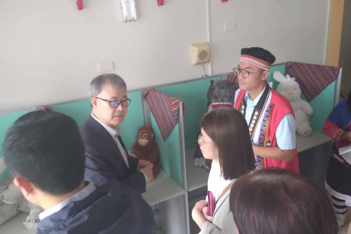 鄭英耀部長參加阿里山國中小boarding school揭牌