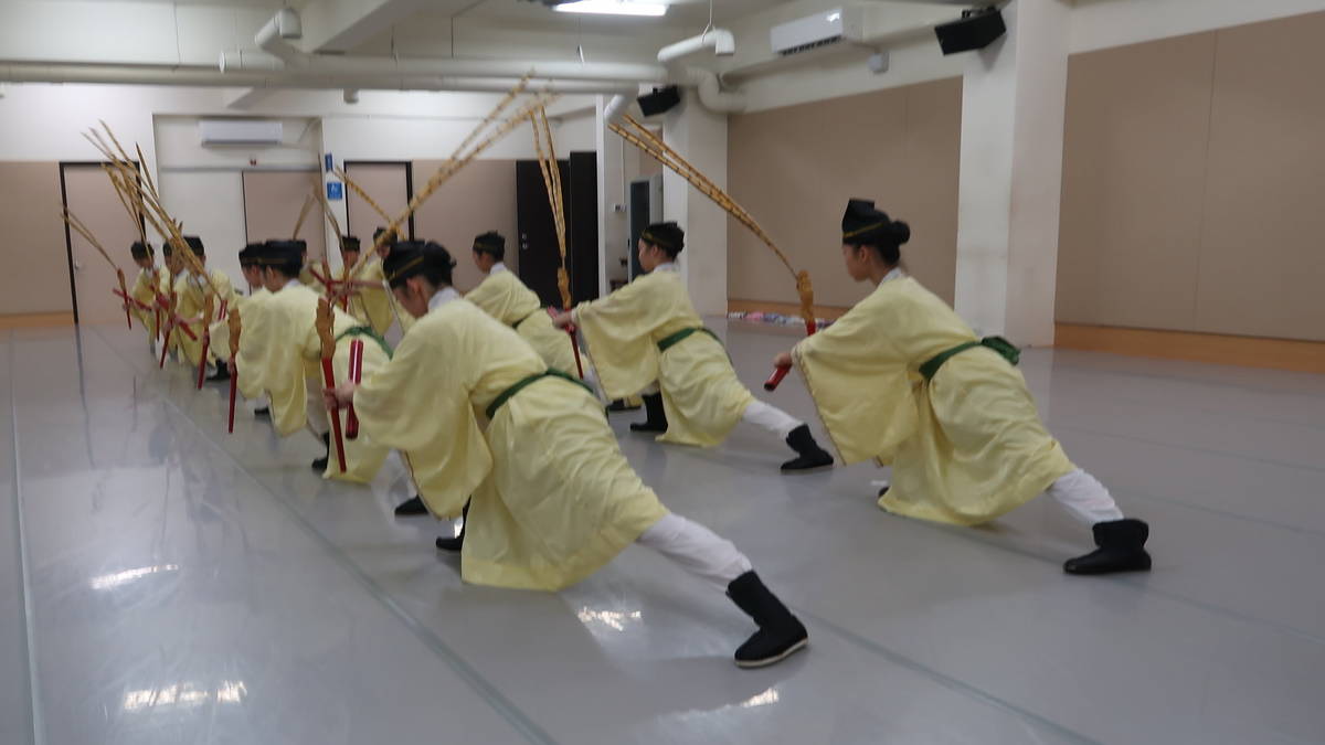 彰藝學生勤練六佾舞
