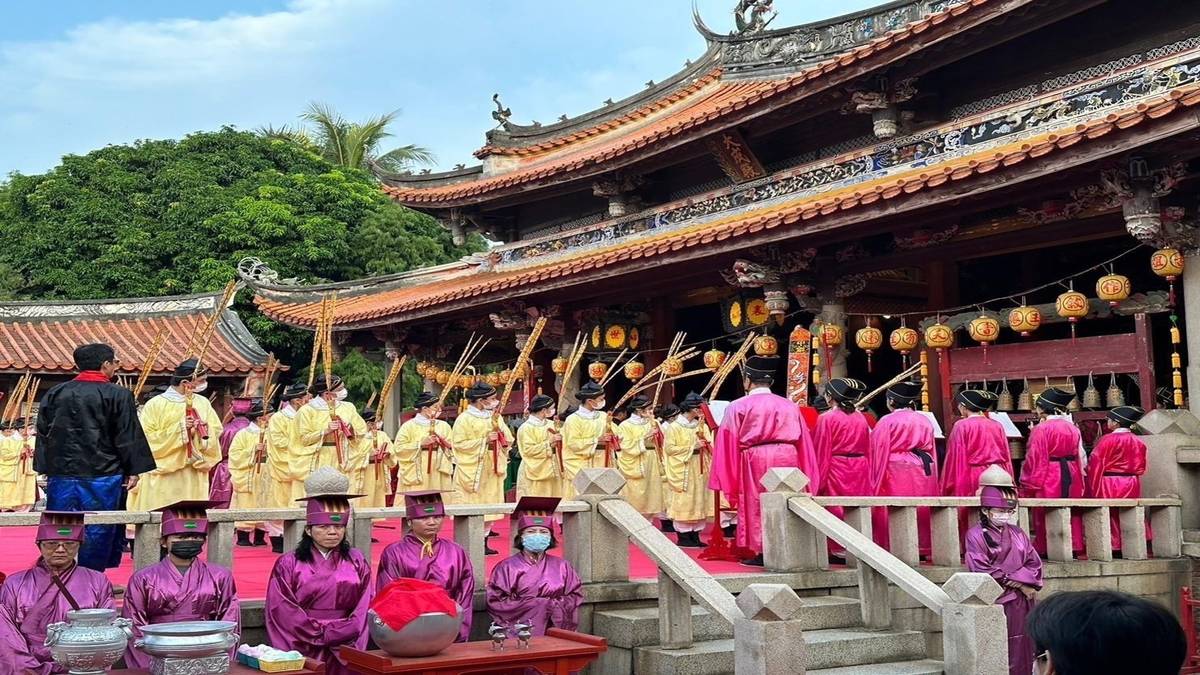 彰化藝術高中在彰化祭孔大典中呈現六佾舞
