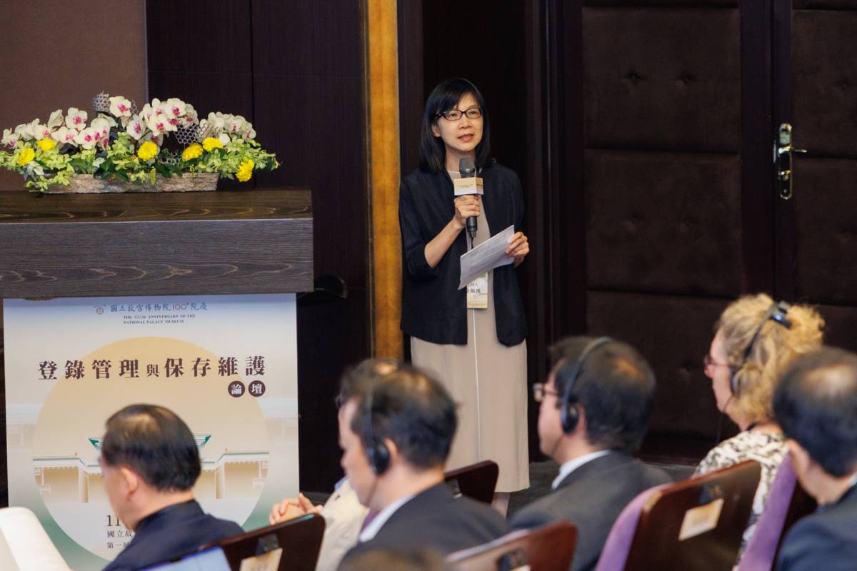 故宮副院長余佩瑾擔任論壇主持人。（故宮提供）