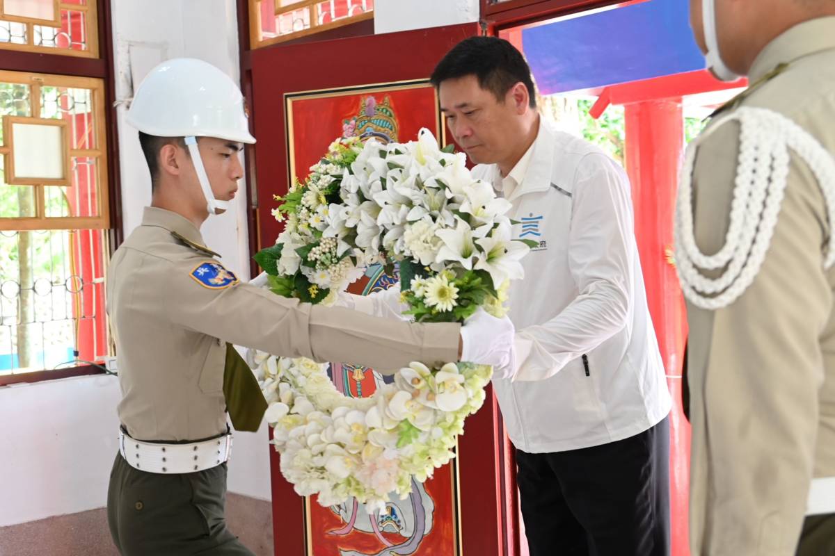 臺東縣各界秋祭革命先烈及陣亡將士典禮，由臺東縣政府秘書長盧協昌擔任主祭官，帶領各界與會代表、烈士遺族家屬向先賢烈士靈位獻花致祭。