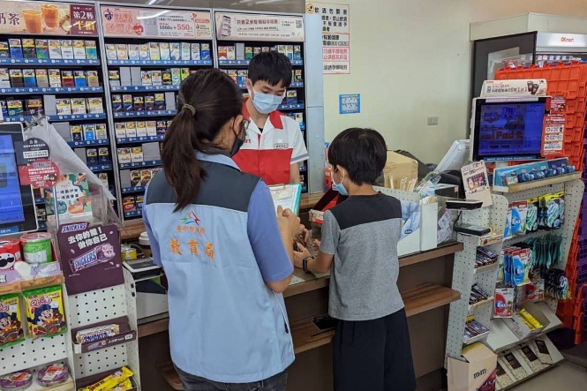 學生兌領餐食情形