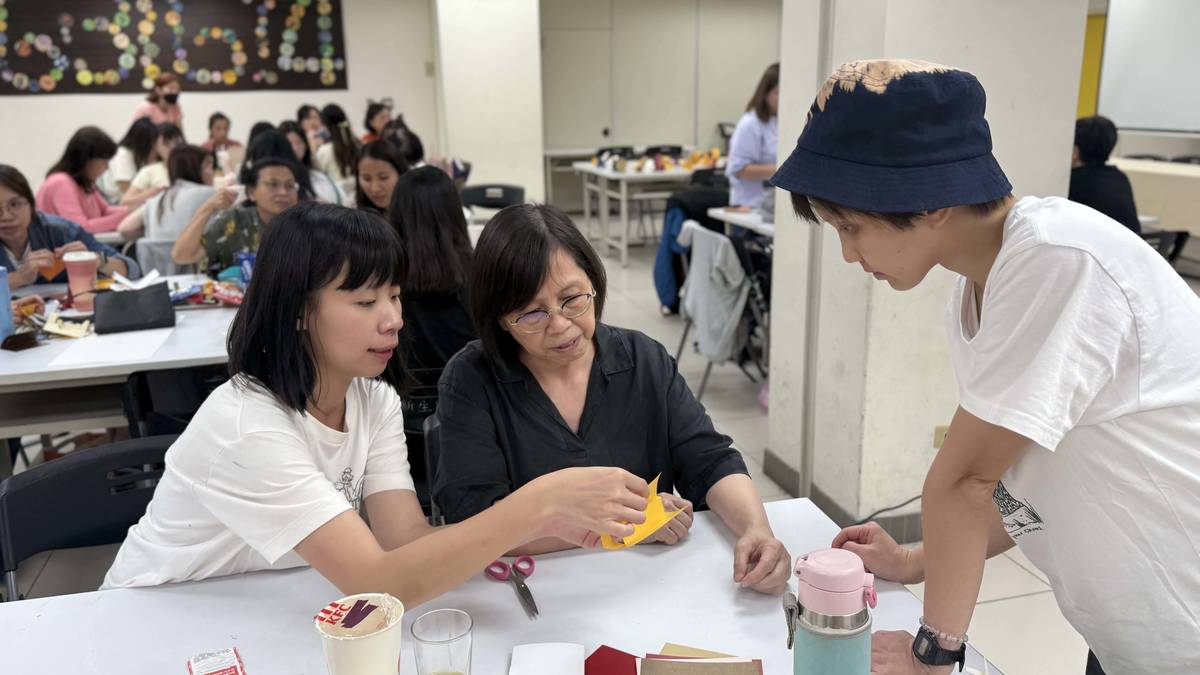 為培養STEAM種子教師，持續在每個月舉辦社群基地園增能研習