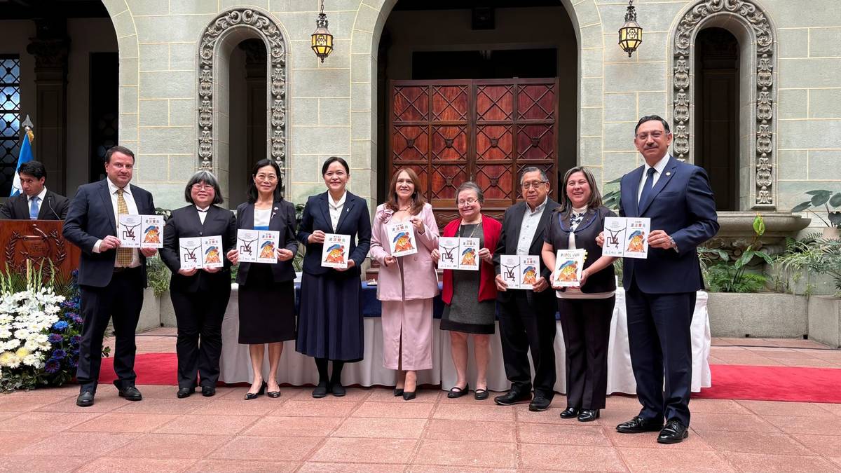 慈濟大學翻譯《波波爾烏》兒童版中文書發表會於瓜地馬拉總統府中庭隆重舉行