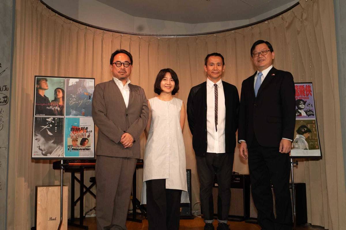 臺灣文化中心主任曾鈐龍（左起）、《黑犬》製作人黃詩婷、《我們意外的勇氣》導演游紹翔、大阪辦事處處長洪英傑等於「臺灣之夜」酒會合影。（大阪亞洲影展提供）.jpeg