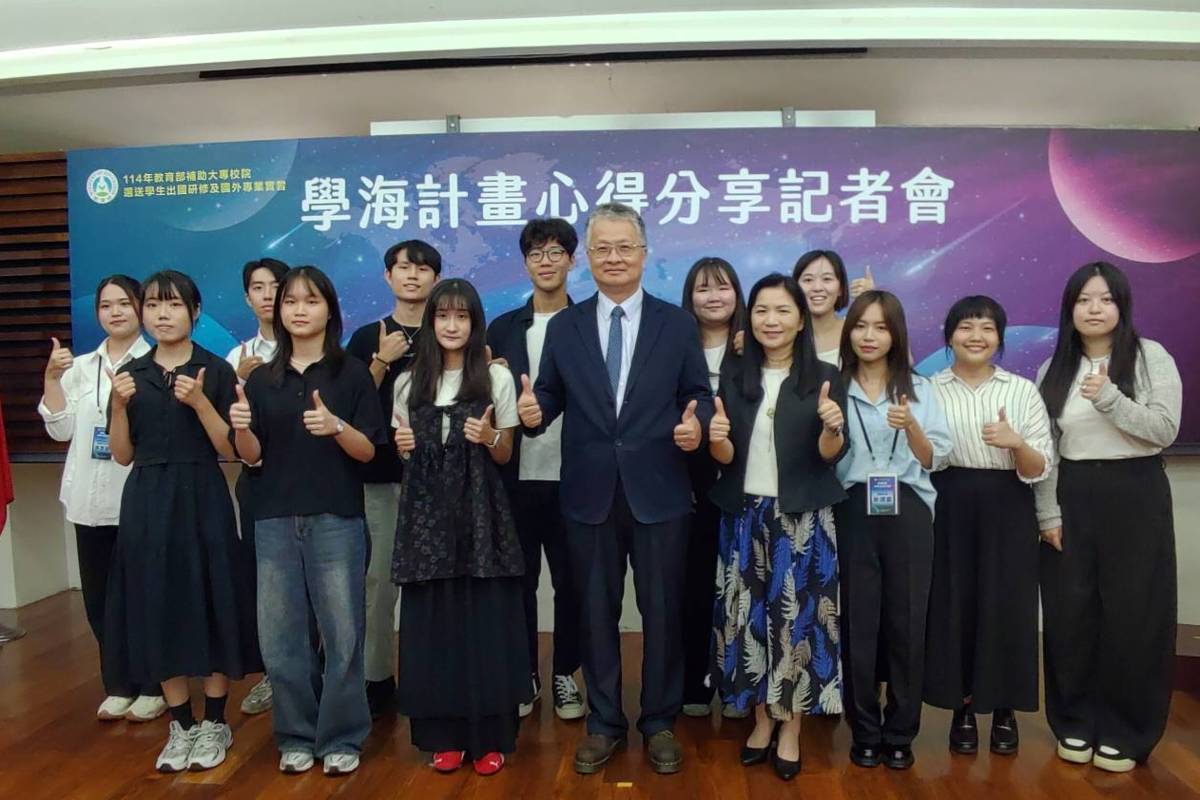 教育部政次劉國偉與獲獎學生