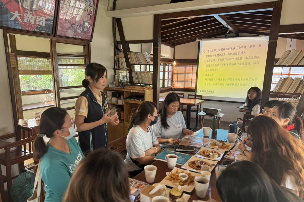在跨縣市網絡合作婦女業務交流會議中，花蓮縣婦女中心等單位代表針對臺東「育兒指導」及「月子送餐」二大方案，進行深度交流。