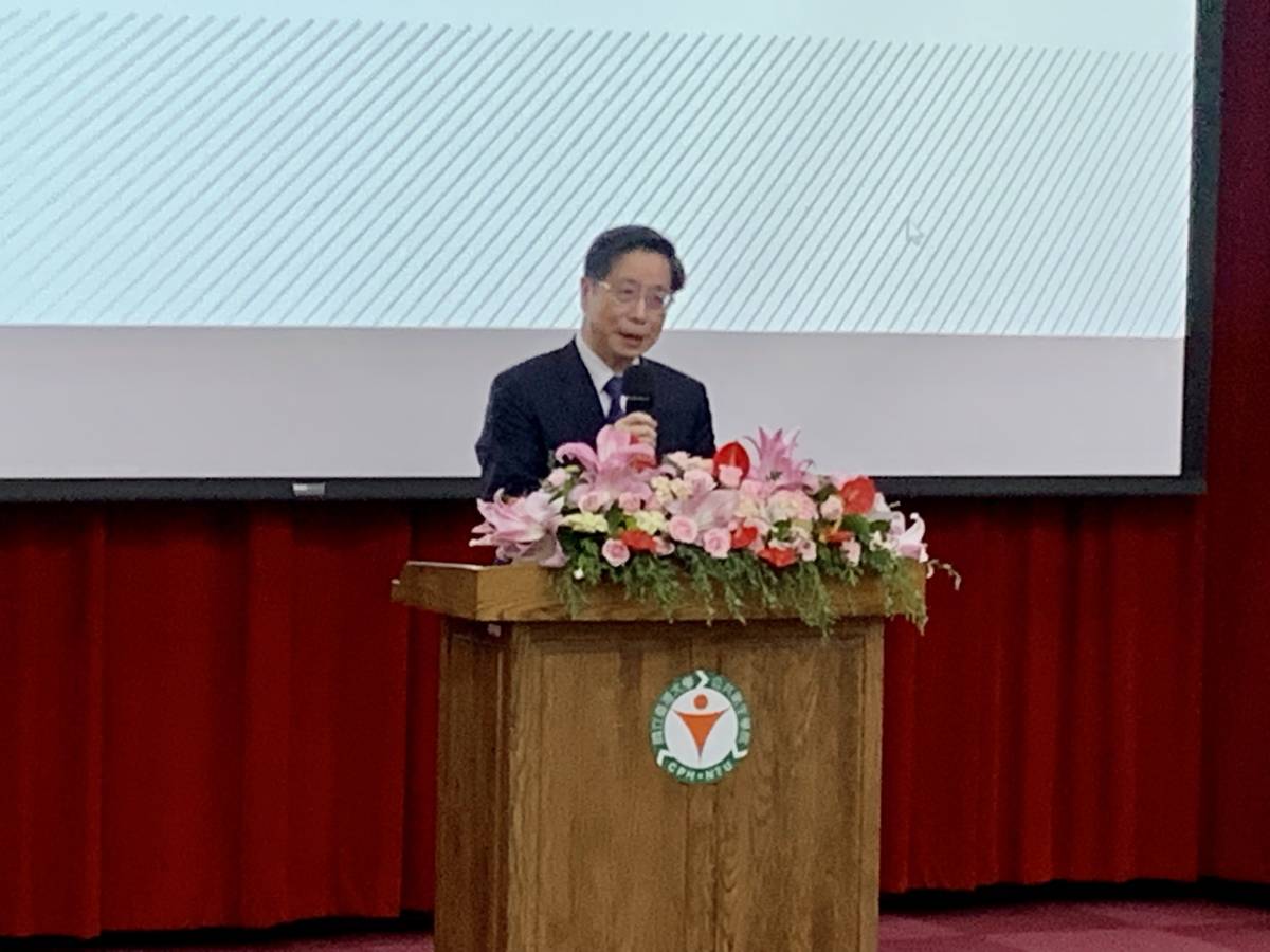 臺大副校長張上淳致詞 (記者攝)