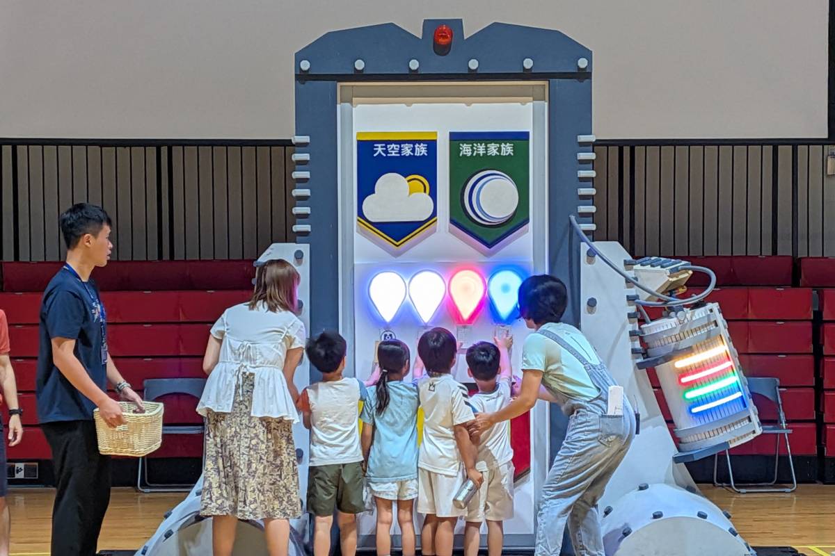 臺北市和平實驗小學在開學一週後舉辦分家族儀式