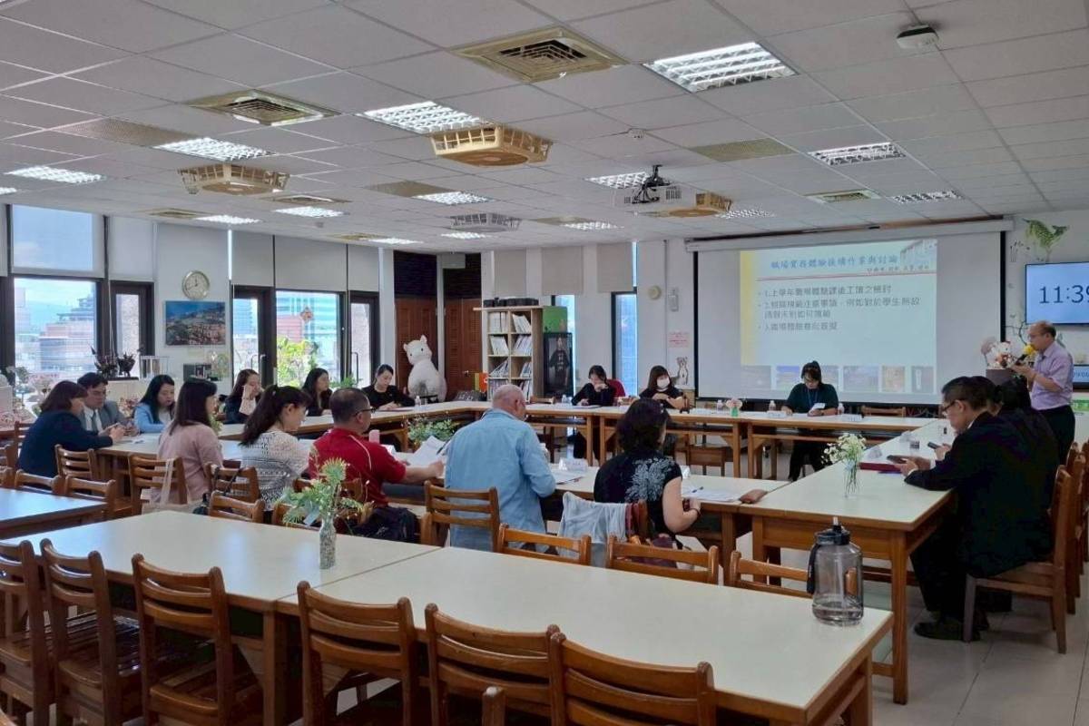 臺北育達高中與飯店業者針對工讀內容、工作時段及福利保障等細節進行討論