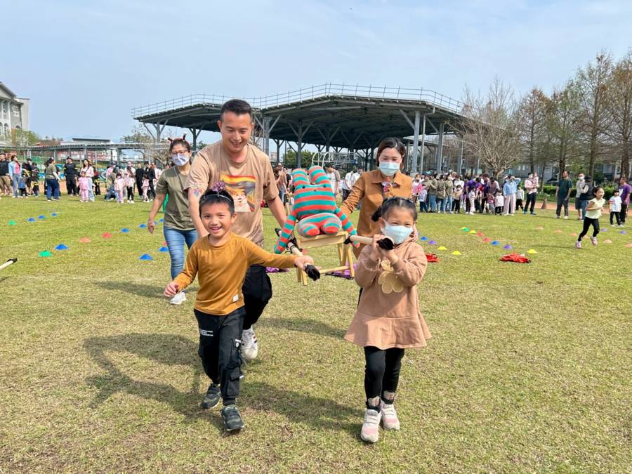 清溝非營利幼兒園  草地奔跑玩出大能力