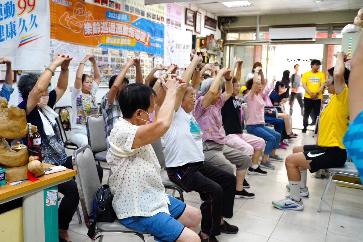 運動教練前進社區，讓長者在輕鬆開心的氛圍中活動筋骨


