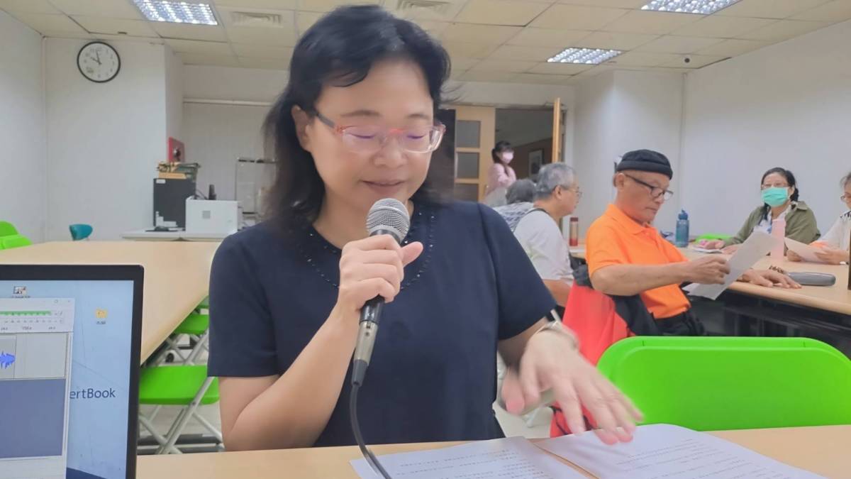 心樂齡學苑：信義國小樂齡學習中心 李慧稜 教育主任 談 ~ 樂齡學習中心服務心得
