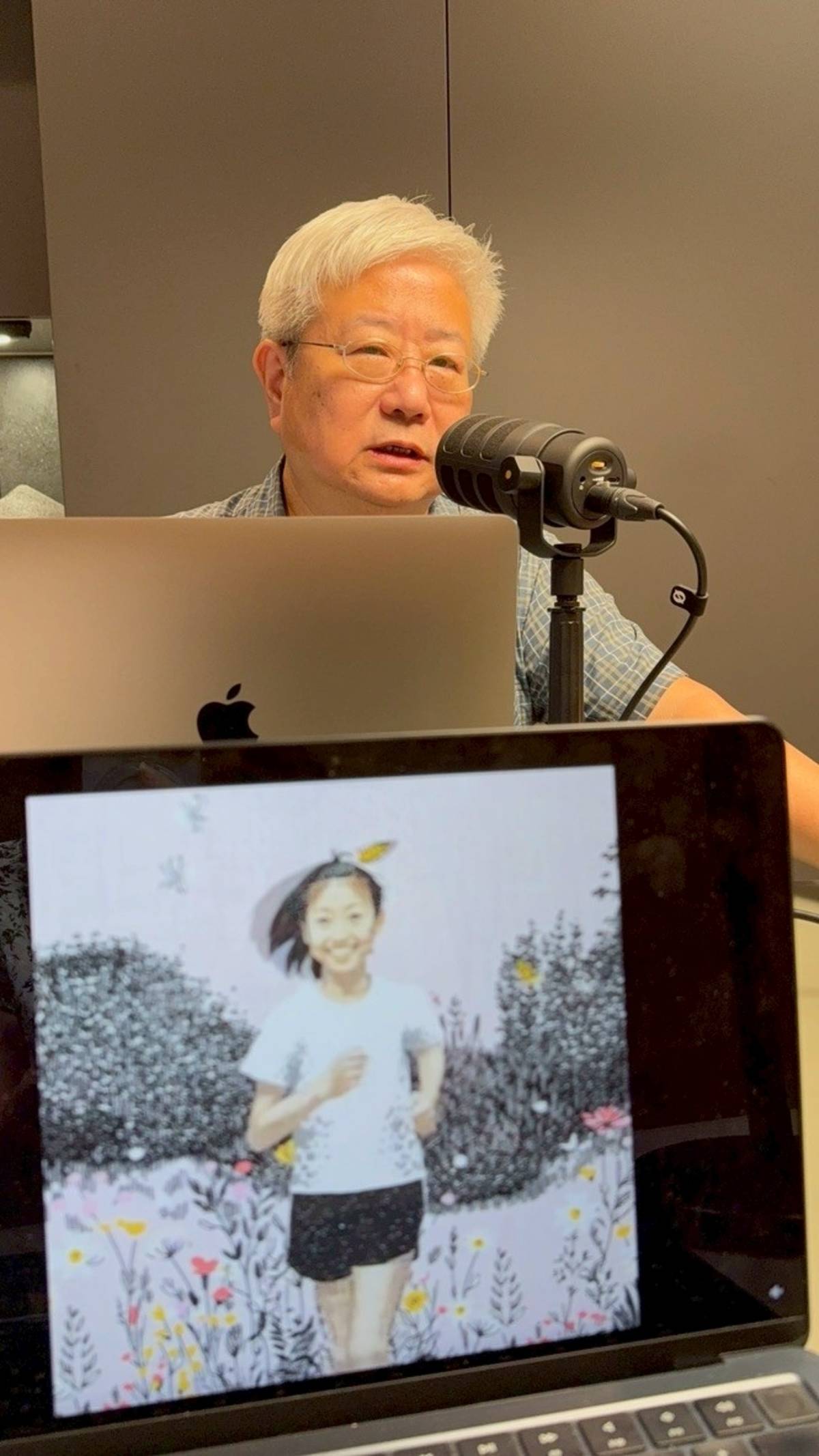 世斌老師的FB很有趣，貼文大都開地球，歡迎去觀摩！