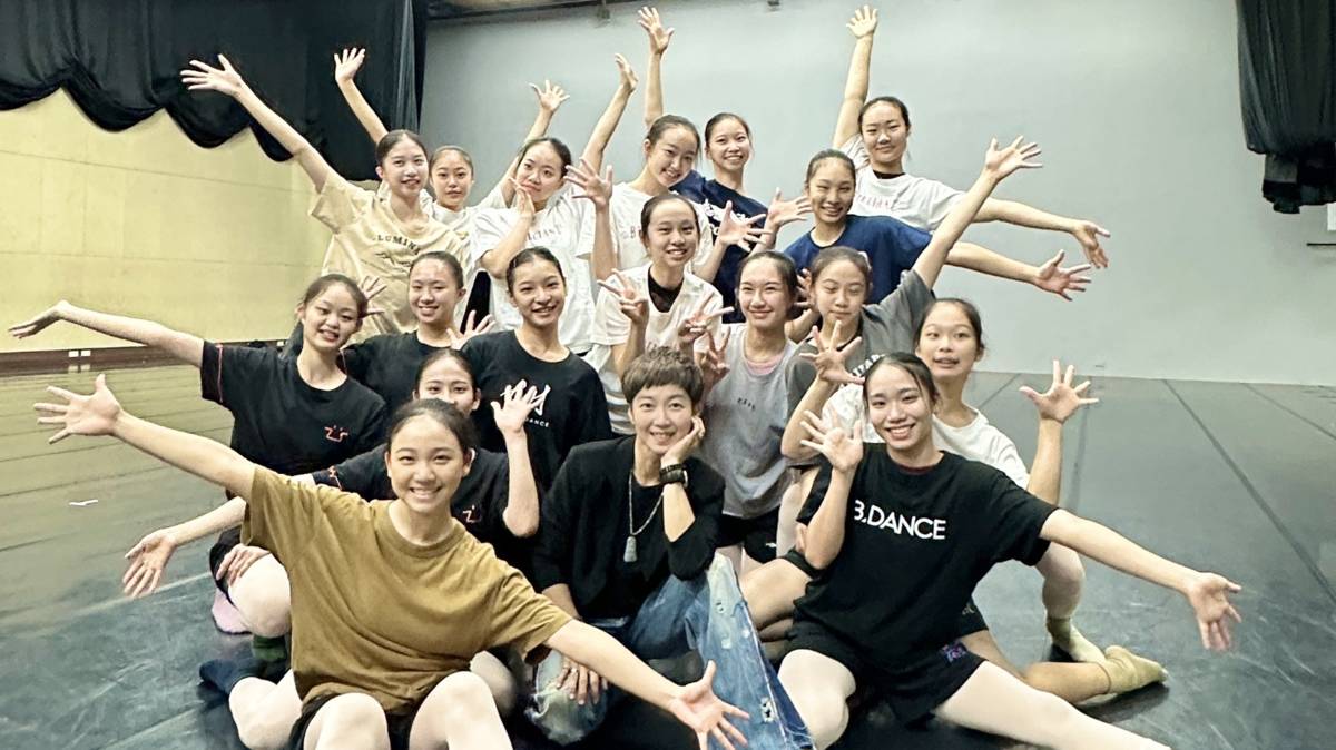 左營高中范瀞文老師與舞蹈班學生