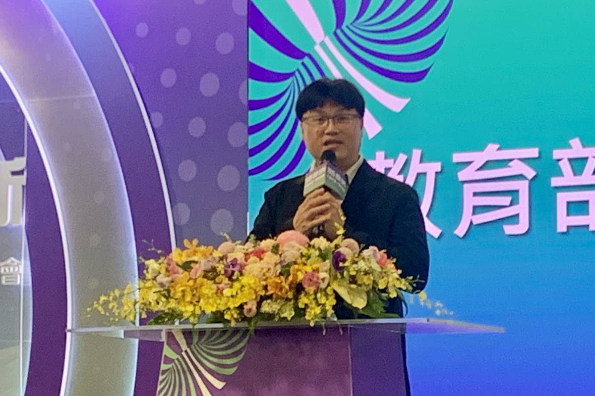 教育部朱俊彰次長致詞 (記者攝)