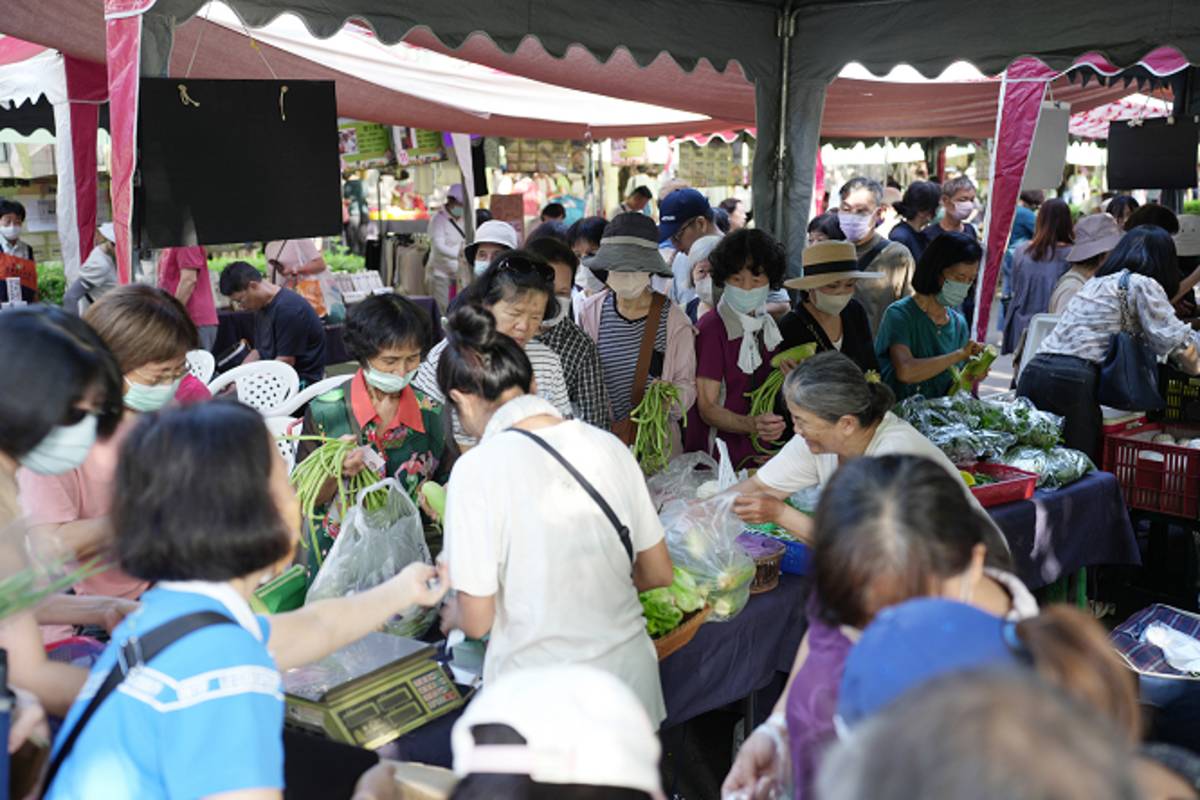 興大有機農夫市集18週年聯合展售現場情形