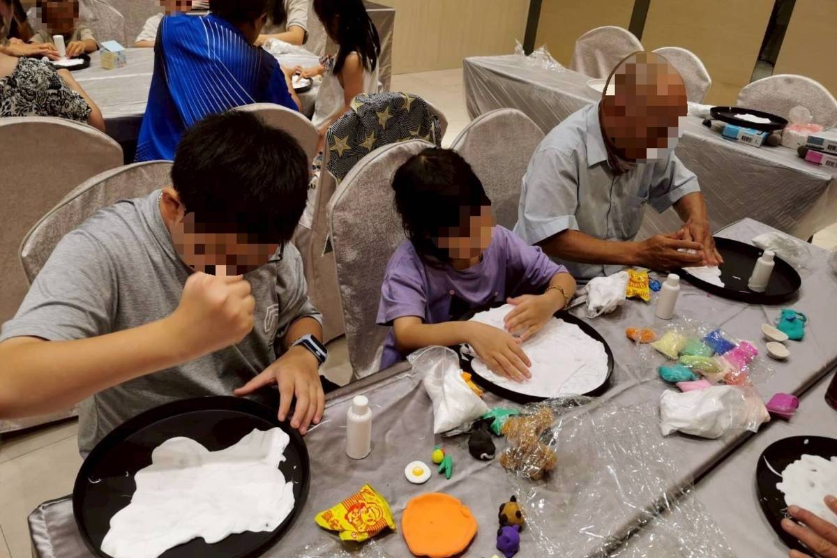 臺東縣無盡雅集畫會透過手作藝術工作坊，讓弱勢家庭的小朋友和照顧者參加藝起療癒活動，表達彼此對家的想像與歸屬。