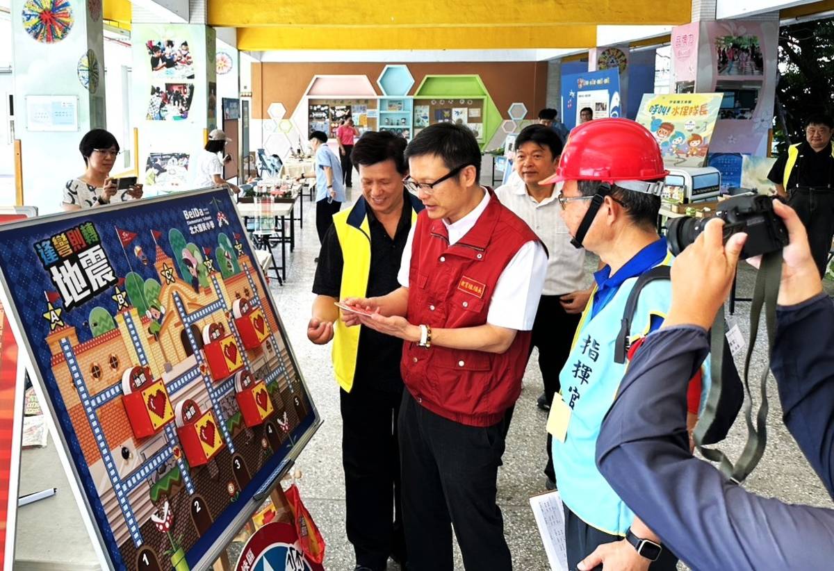 局長體驗北大國小火災防災教具