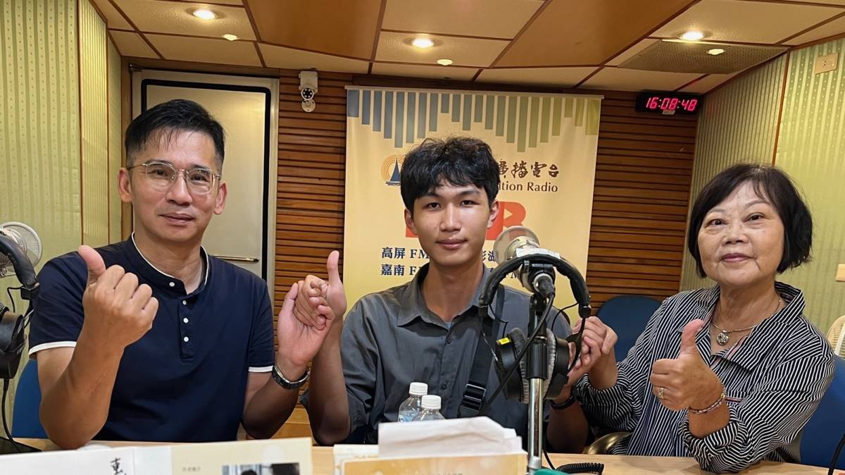 圖左至右志工分別為許智雄、張睿倉與陳惠玉