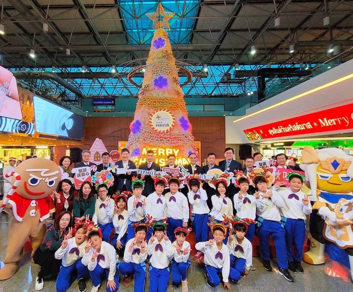 笨港國小合唱團在2023年受邀在桃園機場快閃演出，讓國際友人欣賞他們的純淨歌聲