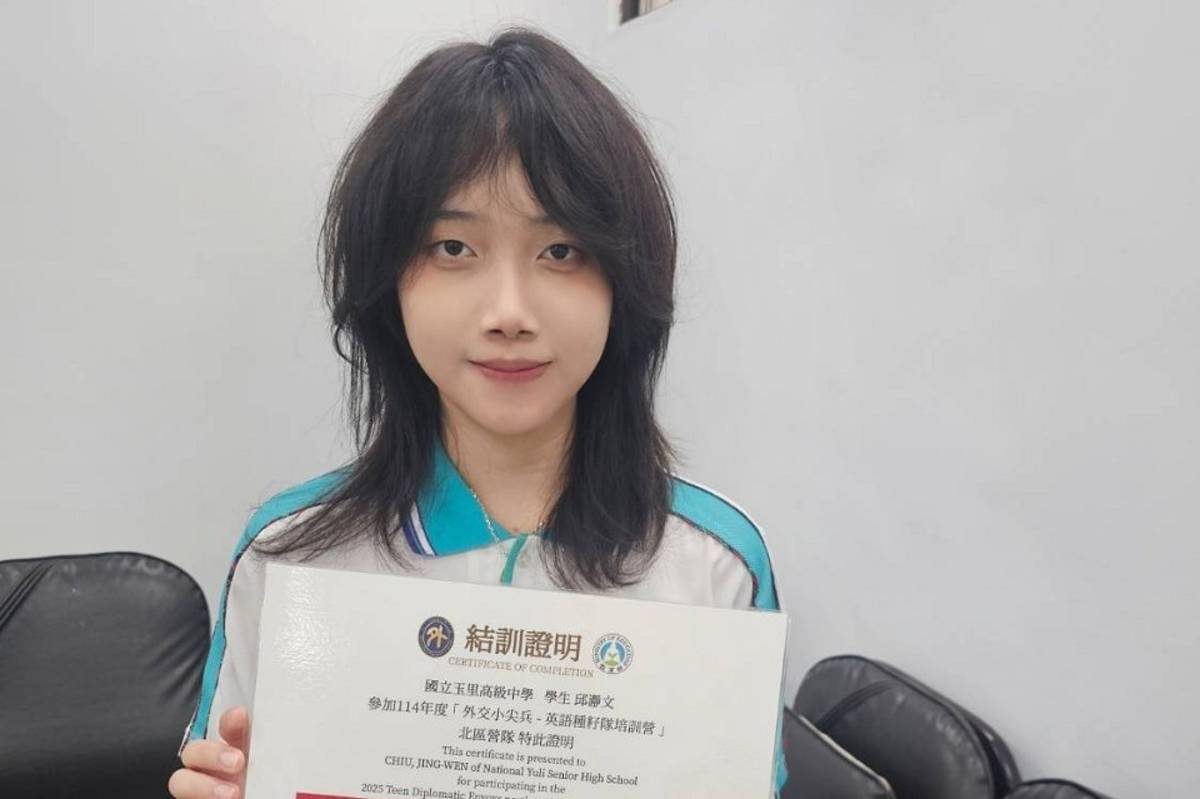 邱靜文獲高中職校外交小尖兵