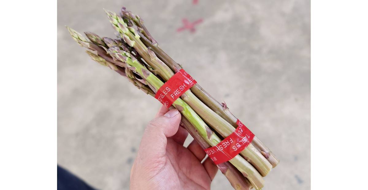 紫色蘆筍，最適合涼拌。