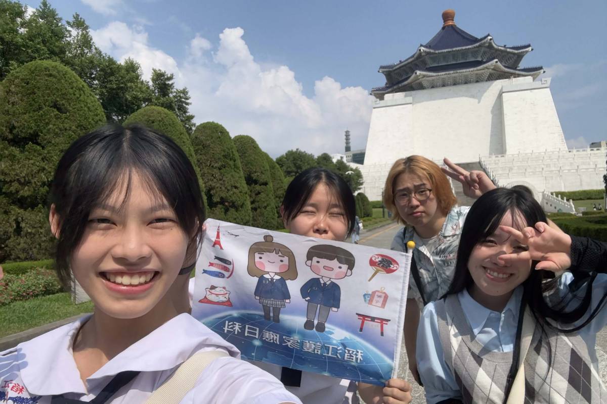 稻江護家應日科學生化身小導遊，帶領日本高崎商科大學學生暢遊臺北