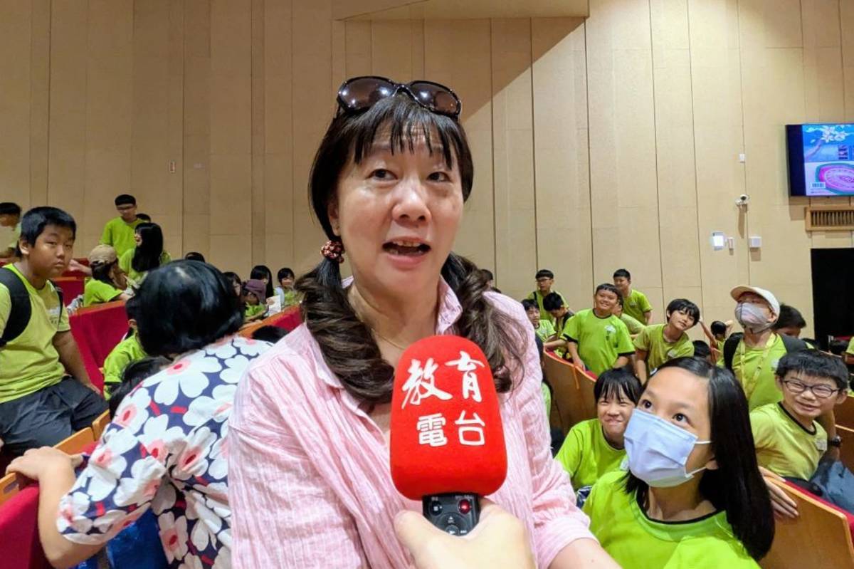 雙園國小林怡萱老師表示，透過繪本故事音樂會，讓小朋友認識不同族群的文化，學習到很多國樂器