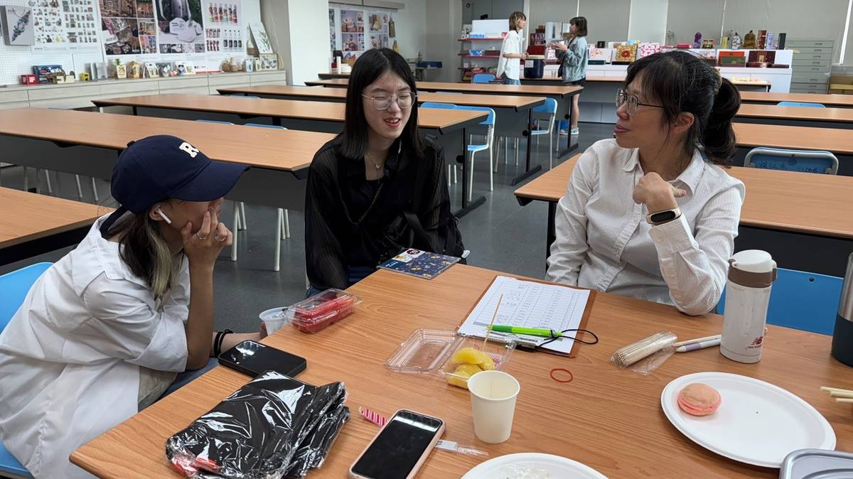 台南應用科技大學許維玿老師以就業門診與職涯諮詢，影導學生自我探索、盤點優勢，從履歷診斷到面試模擬，全方位打造職場即戰力