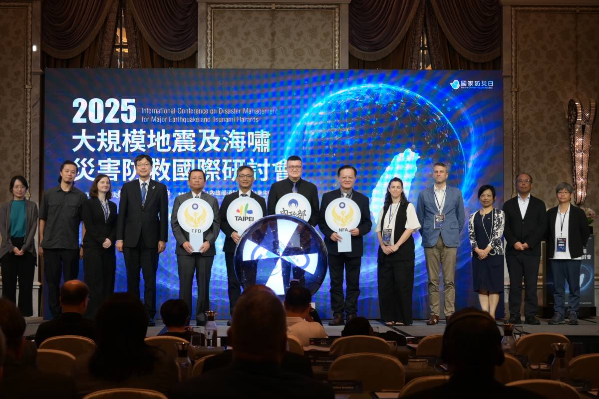 大規模地震及海嘯災害防救國際研討會各國出席貴賓合照