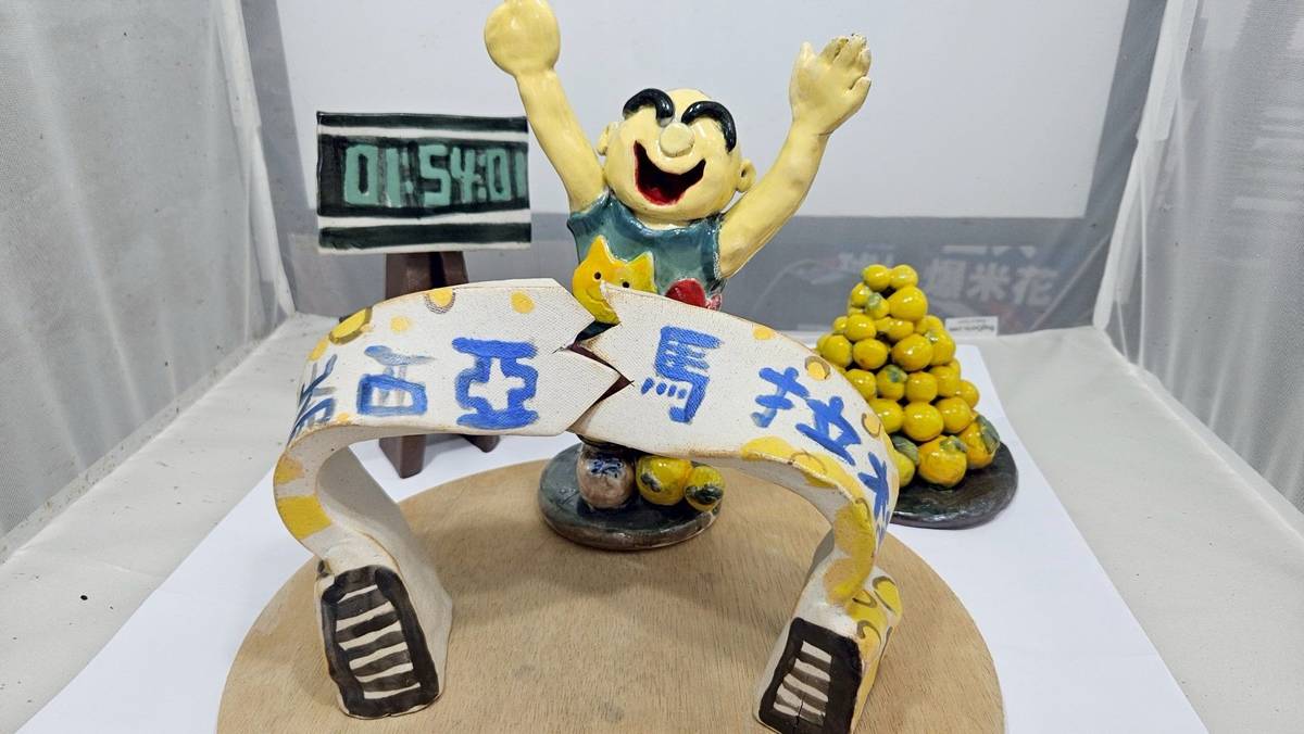 學生以家鄉特色製作陶藝作品