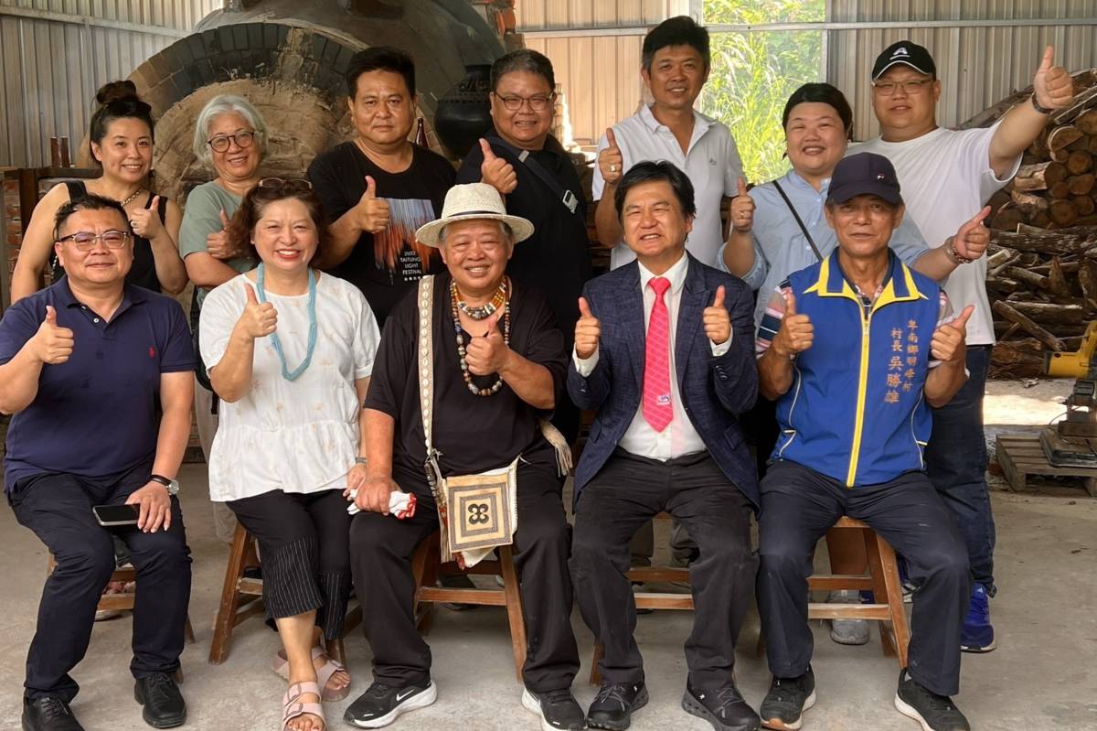 九鳥陶燒工作室新窯點火祈福儀式，各界嘉賓到場給予祝福。