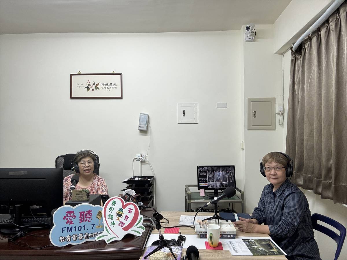 法扶橋頭分會的邱麗妃律師(右)