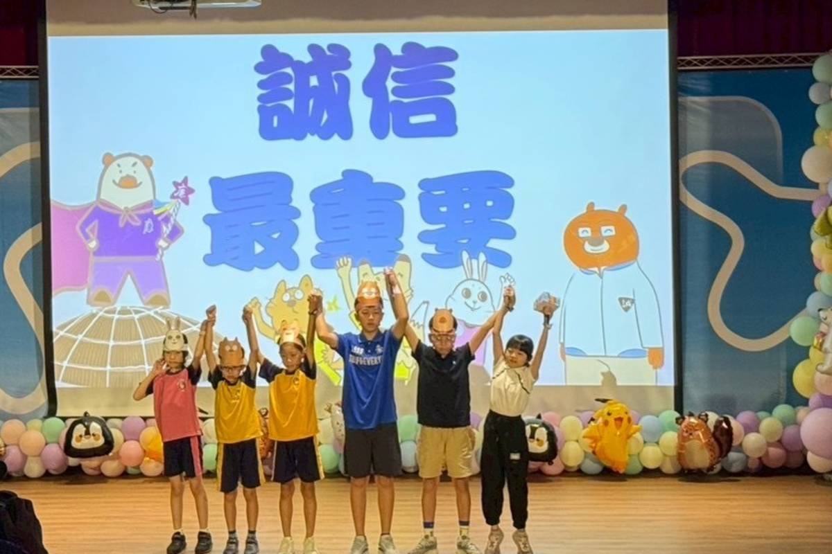 雙龍國小學生運用國、客語演出廉潔繪本故事橋段

